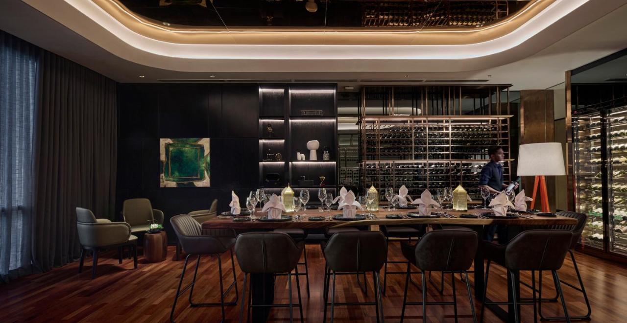Отель Amari Куала-Лумпур Экстерьер фото The private dining room at the restaurant